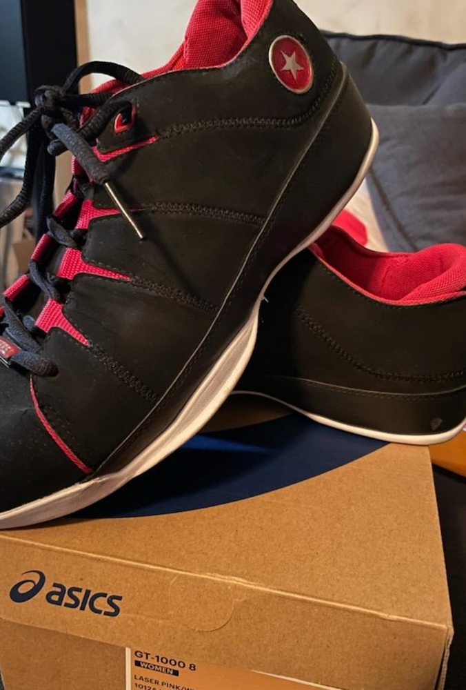 Men's Converse black and red sneakers